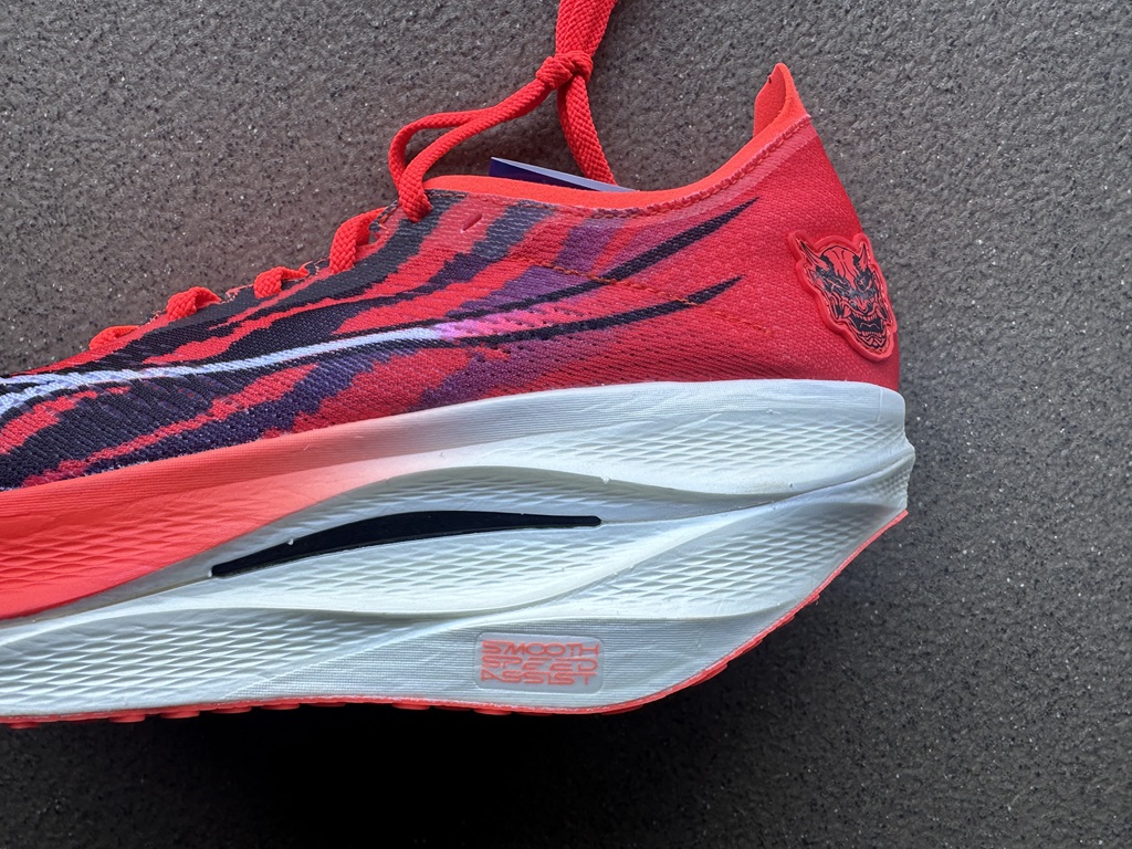 ミズノ ウエーブリベリオンプロ3 左かかと外側写真