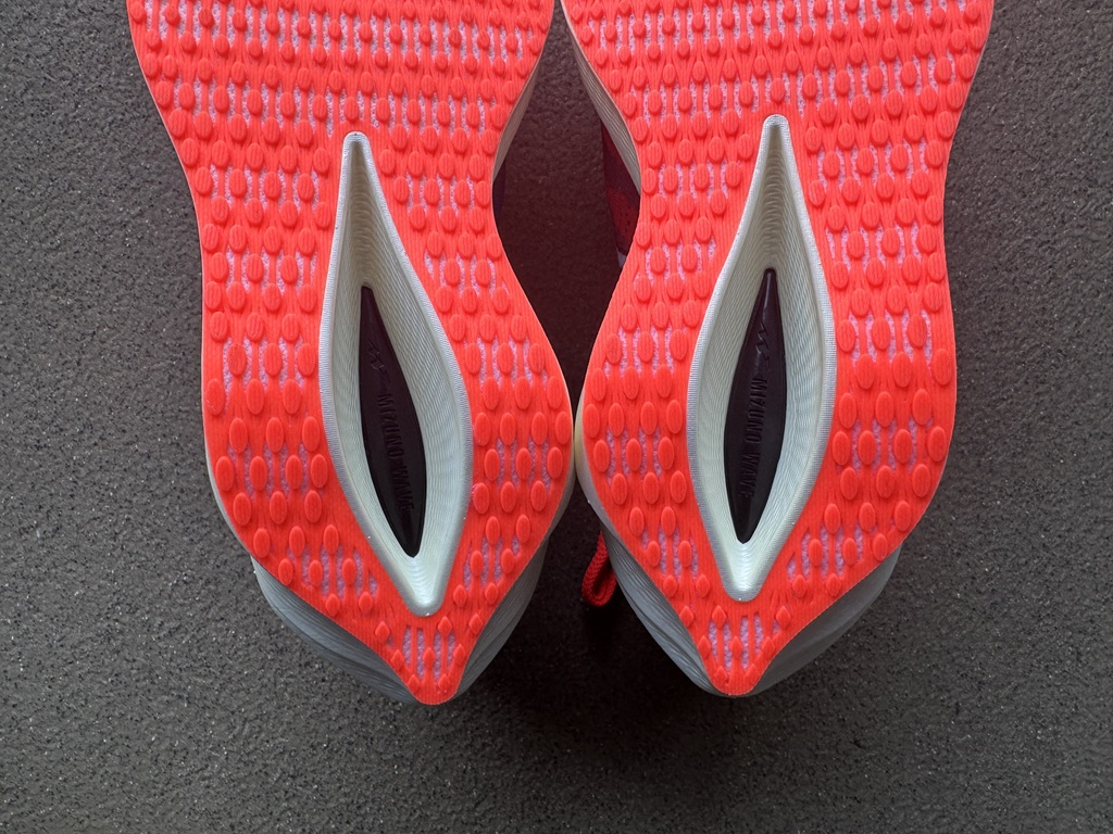 ミズノ ウエーブリベリオンプロ3 アウトソールかかと写真