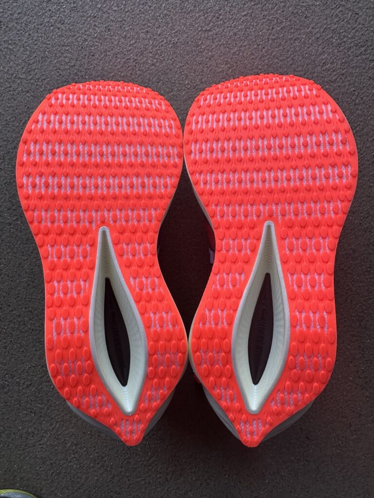 ミズノ ウエーブリベリオンプロ3 アウトソール全体写真