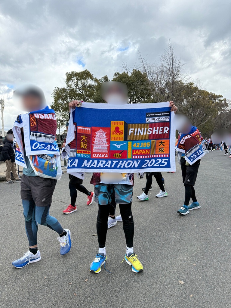 大阪マラソン2025 フィニッシュ直後 喜びのランナー